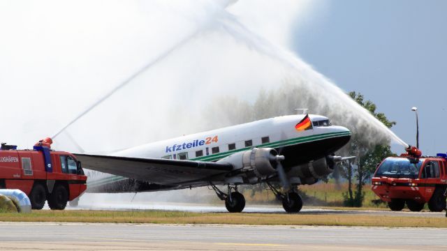 Douglas DC-3 (G-AMRA)