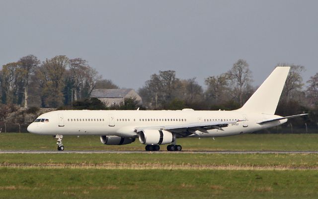 Boeing 757-200 (00-9001) - "keith76" usaf c-32b 00-9001 landing at shannon 30/3/19.