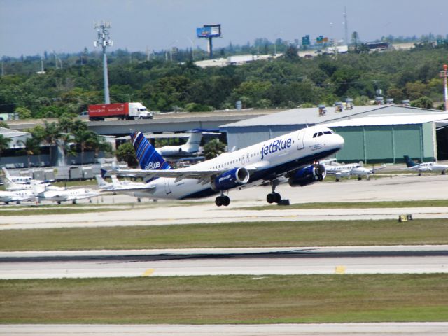 Embraer ERJ-190 (N789JB)