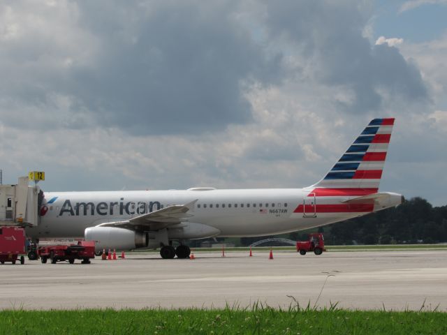 Airbus A320 (N667AW)