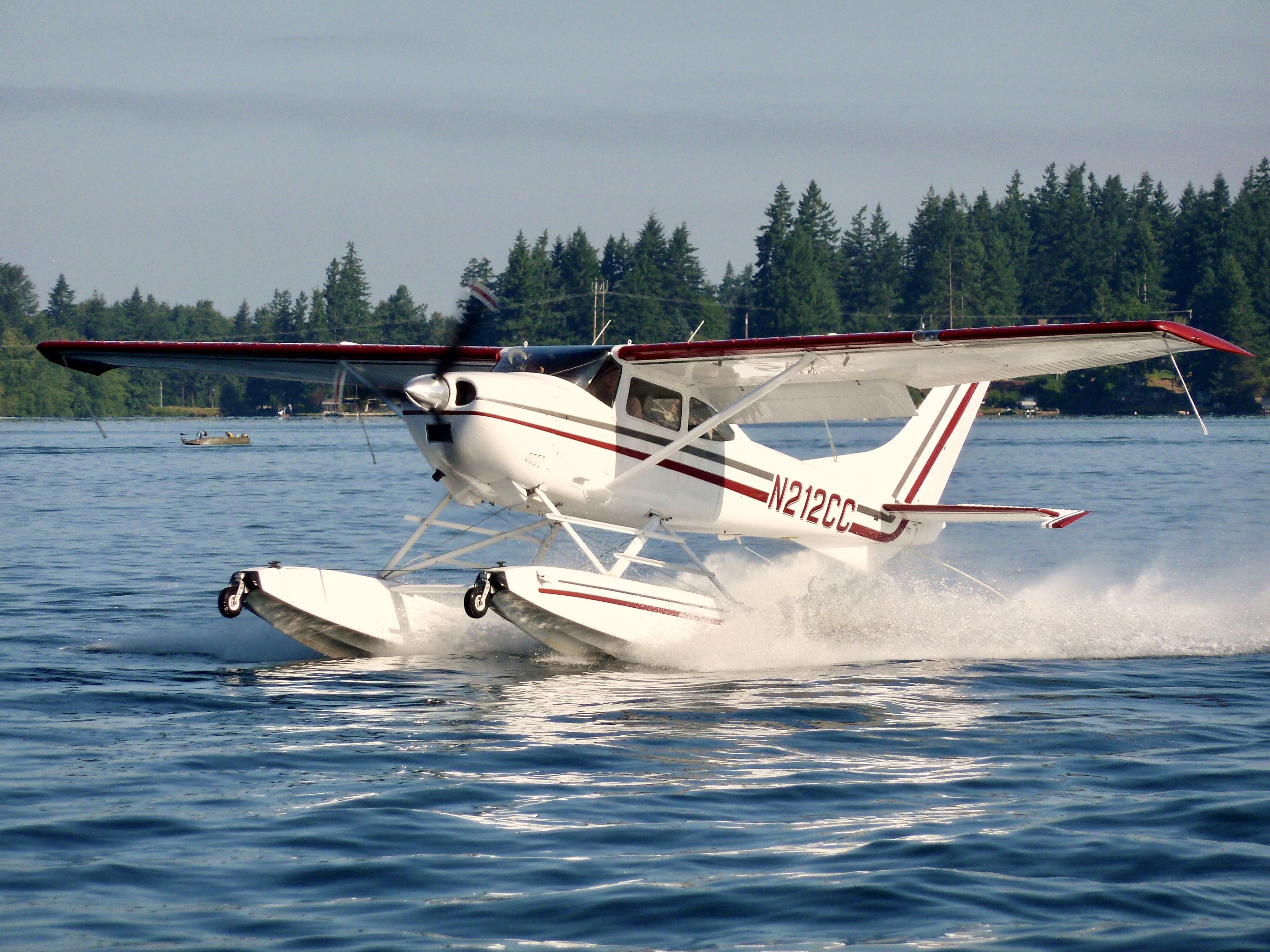 Cessna Skylane (N212CC) - Taking off from Lake Tapps WA