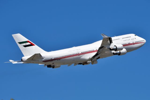 Boeing 747-400 (A6-COM) - 10-C 05-07-22