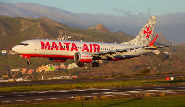 Boeing 737 MAX 8 (9H-VUB)