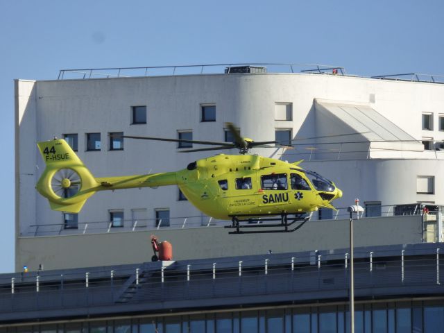 F-HSUE — - Décollage de l'hélicoptère du Samu 44 de l'hôpital de Nantes