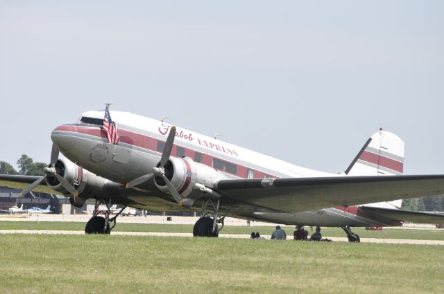 Douglas DC-3 (N728G)