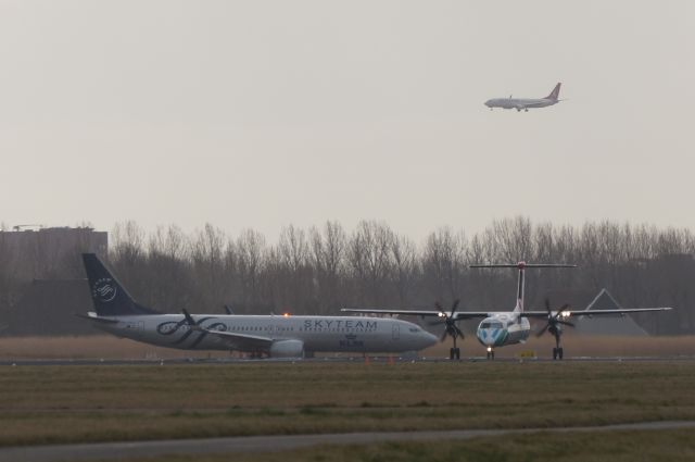 de Havilland Dash 8-400 (SP-EQE) - Dehavilland DASH8