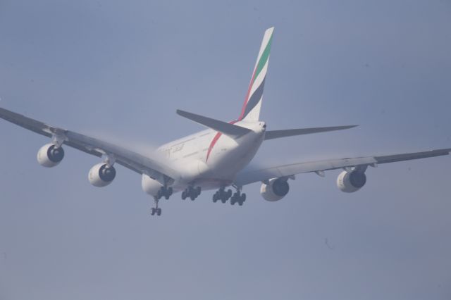 Airbus A380-800 (A6-EOM)