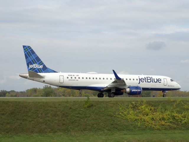 Embraer ERJ-190 (N216JB)