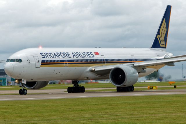 BOEING 777-300ER (9V-SWO) - SIA327 lining up for the flight to Munich and on to Singapore, 13 August 2016.