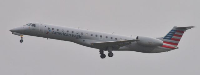 Embraer ERJ-145 (N611AE)