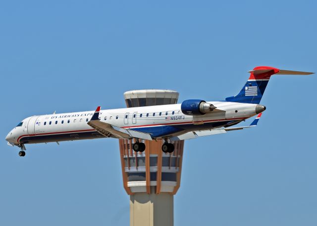 Canadair Regional Jet CRJ-900 (N934FL)