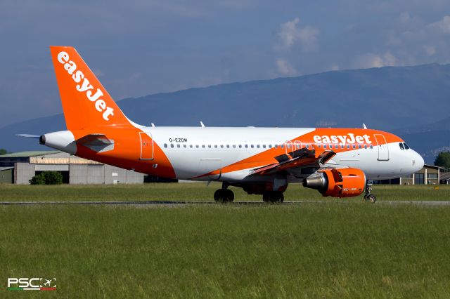 Airbus A319 (G-EZDM)
