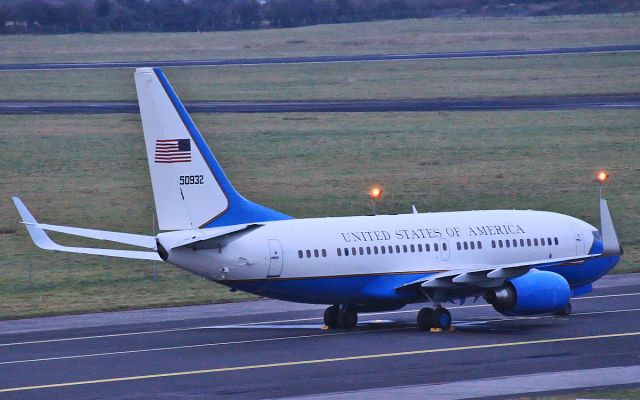 05-0932 — - usaf c-40c 050932 at shannon 10/12/13.