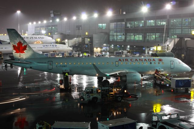Embraer ERJ-190 (C-FGMF)