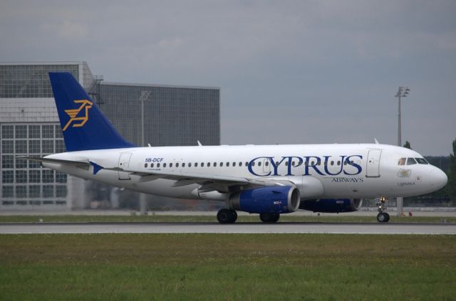 Airbus A319 (5B-DCF)