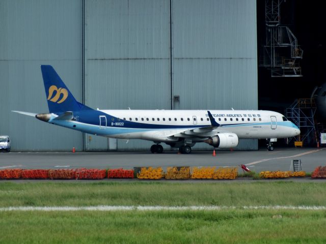 Embraer ERJ-190 (B-16822) - Mandarin Airlines