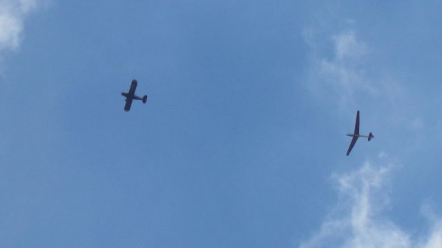 — — - TOWING GLIDER ABOVE YORK RACES  17/08/2016