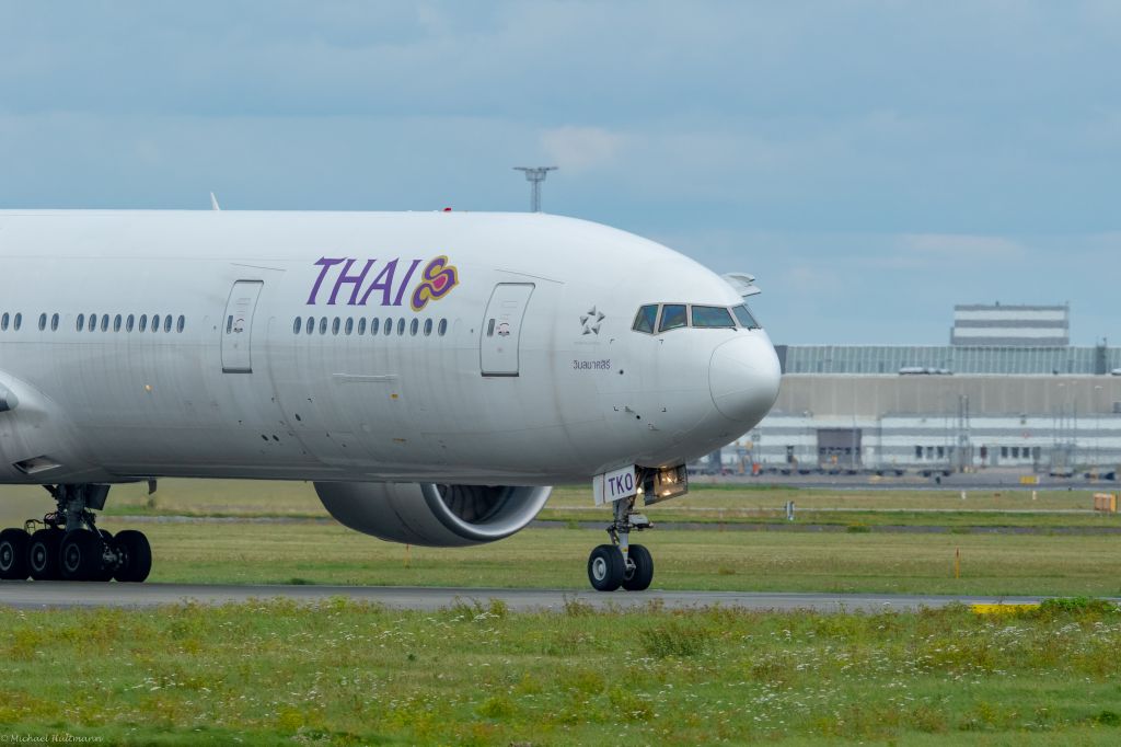 Boeing 777-200 (HS-TKO) - Taxie for takeoff sept. 2015 CPH