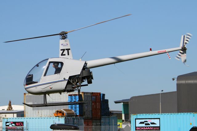 Robinson R-22 (ZK-HZT)