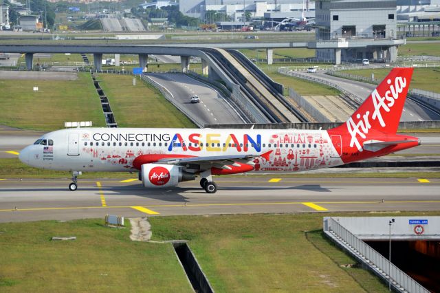 Airbus A320 (9M-AHX)