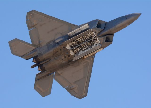 — — - F-22 low pass with open bays, Chinco Plane of Fame airshow