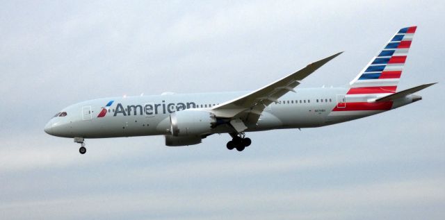 Boeing 787-8 (N879BH) - On short final is this 2022 American Airlines Boeing 787-8 in the Winter of 2023.