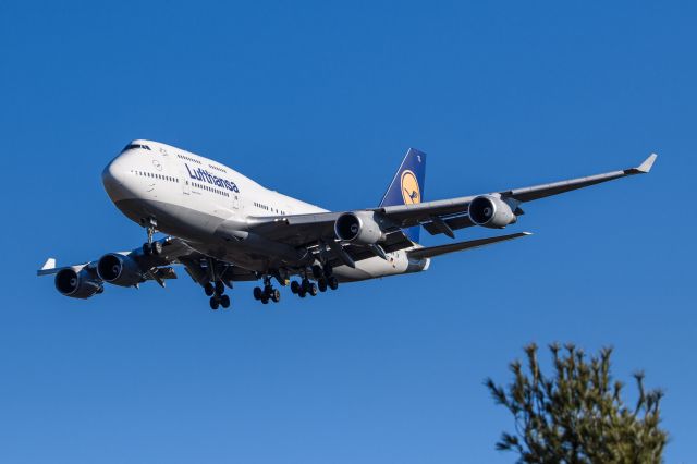 Boeing 747-400 (D-ABVD)