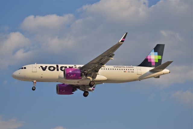 Airbus A320 (XA-VRH) - Airbus A320-271N XA-VRH MSN 8507 of Volaris on approach to Mexico City International Airport (04/2019).