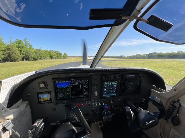 Piper Cherokee Arrow (N3207R) - Before flyover. 