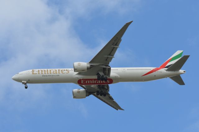 BOEING 777-300ER (A6-ECY) - On final approach to Christchurch Airport on 11 February 2016