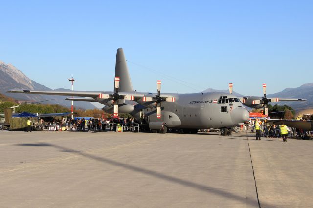 Lockheed C-130 Hercules (8TCB)