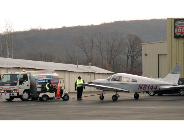 Piper Cherokee (N81441) - Busy FBO.