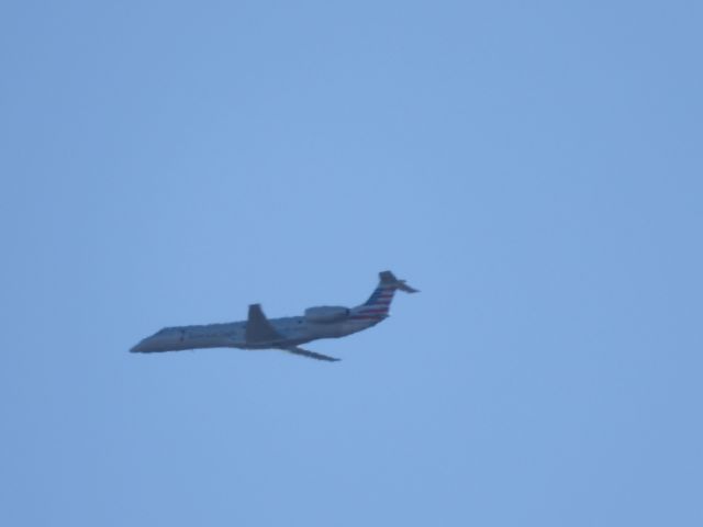 Embraer ERJ-135 (N844AE)