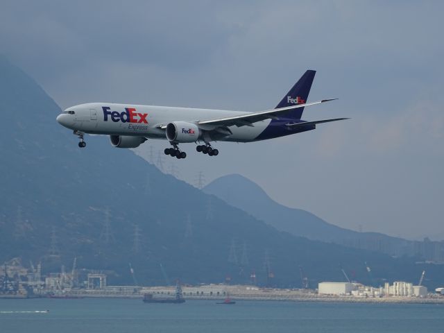 BOEING 777-200LR (N890FD)