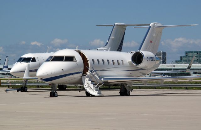 Canadair Challenger (C-FBEL) - Te two competitors in the biz jet market.