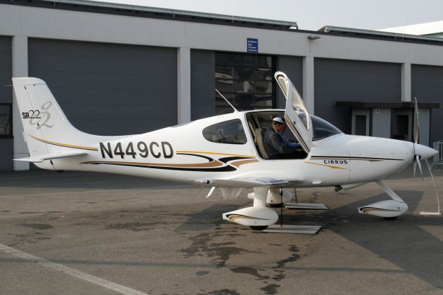 Cirrus SR-22 (N449CD)