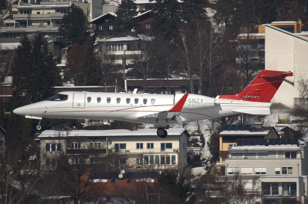 Learjet 45 (G-SNZY)