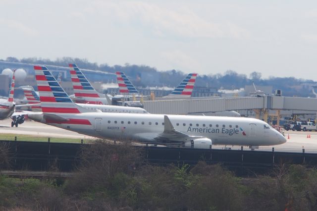 Embraer 170/175 (N431YX)