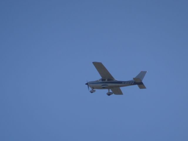 Cessna Cardinal (N18694) - Flying over at 2500ft. 