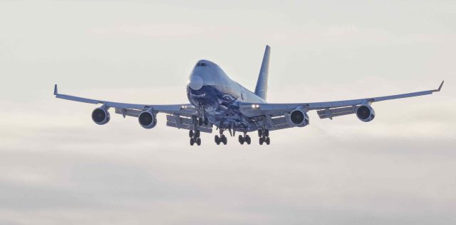 Boeing 747-400 (4K-SW800)
