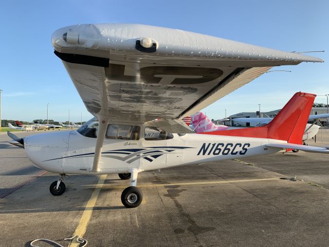 Cessna Skyhawk (N166CS)