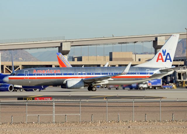 Boeing 737-800 (N909AN)