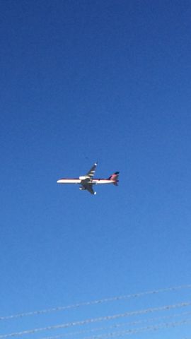 Boeing 757-200 (N757AF) - Very quick snapshot upon departing Omaha, NE after a campaign rally in Council Bluffs, IA September 28, 2016.