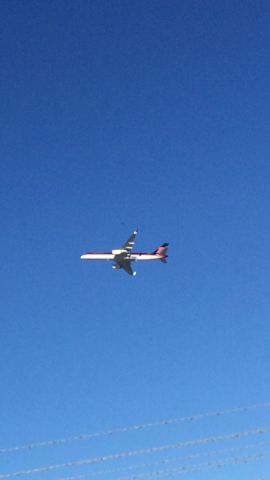 Boeing 757-200 (N757AF) - Very quick snapshot upon departing Omaha, NE after a campaign rally in Council Bluffs, IA September 28, 2016.