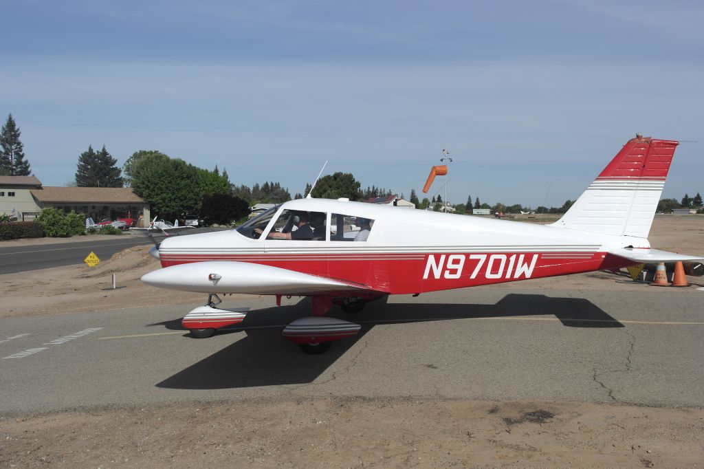 Piper Cherokee (N9701W) - Taxiing at Sierra Sky Park in Fresno, California for a EAA Young Eagles flight on April 11, 2015.