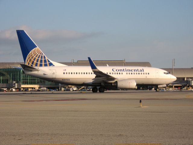 Boeing 737-700 (N21723) - Holding on RWY 19R