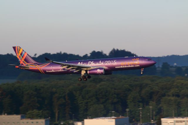 Airbus A330-300 (A6-AFA)