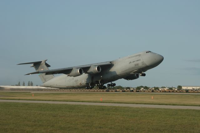 — — - C-5 B Departs Oshkosh EAA 2009