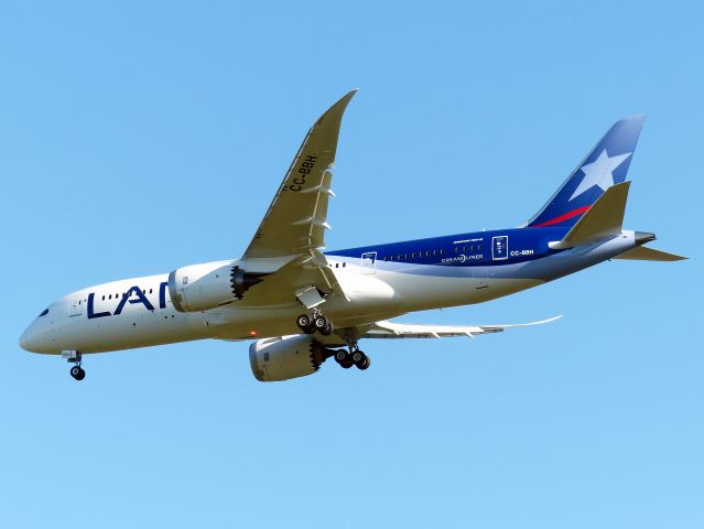 Boeing 787-8 (CC-BBH)