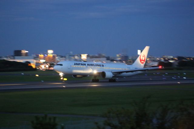 BOEING 767-300 (JA658J)